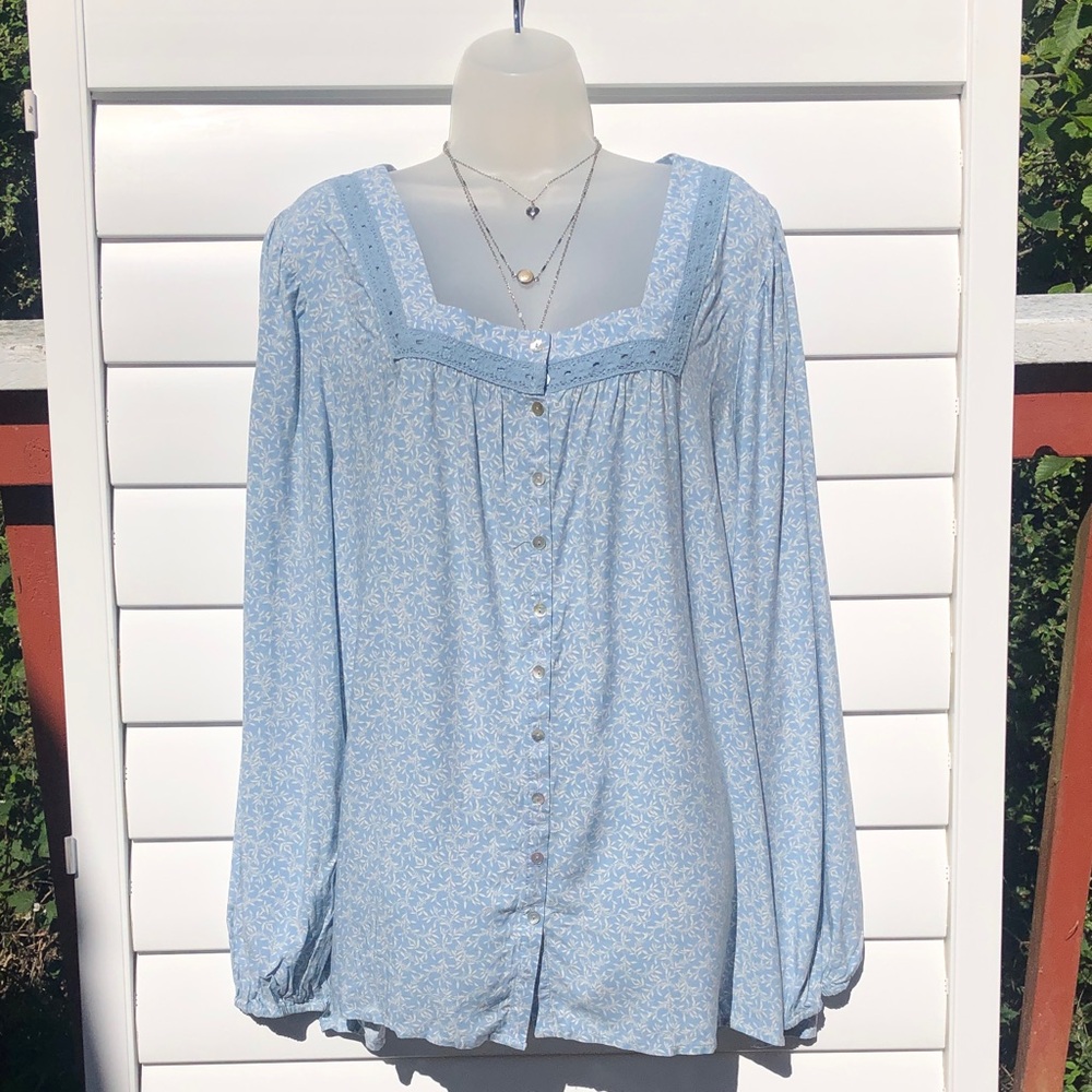 NWT Mason & Belle Light Blue Floral Button-Front Blouse with Lace Square Yoke